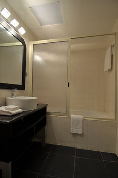 Deep Soaking Bathtub